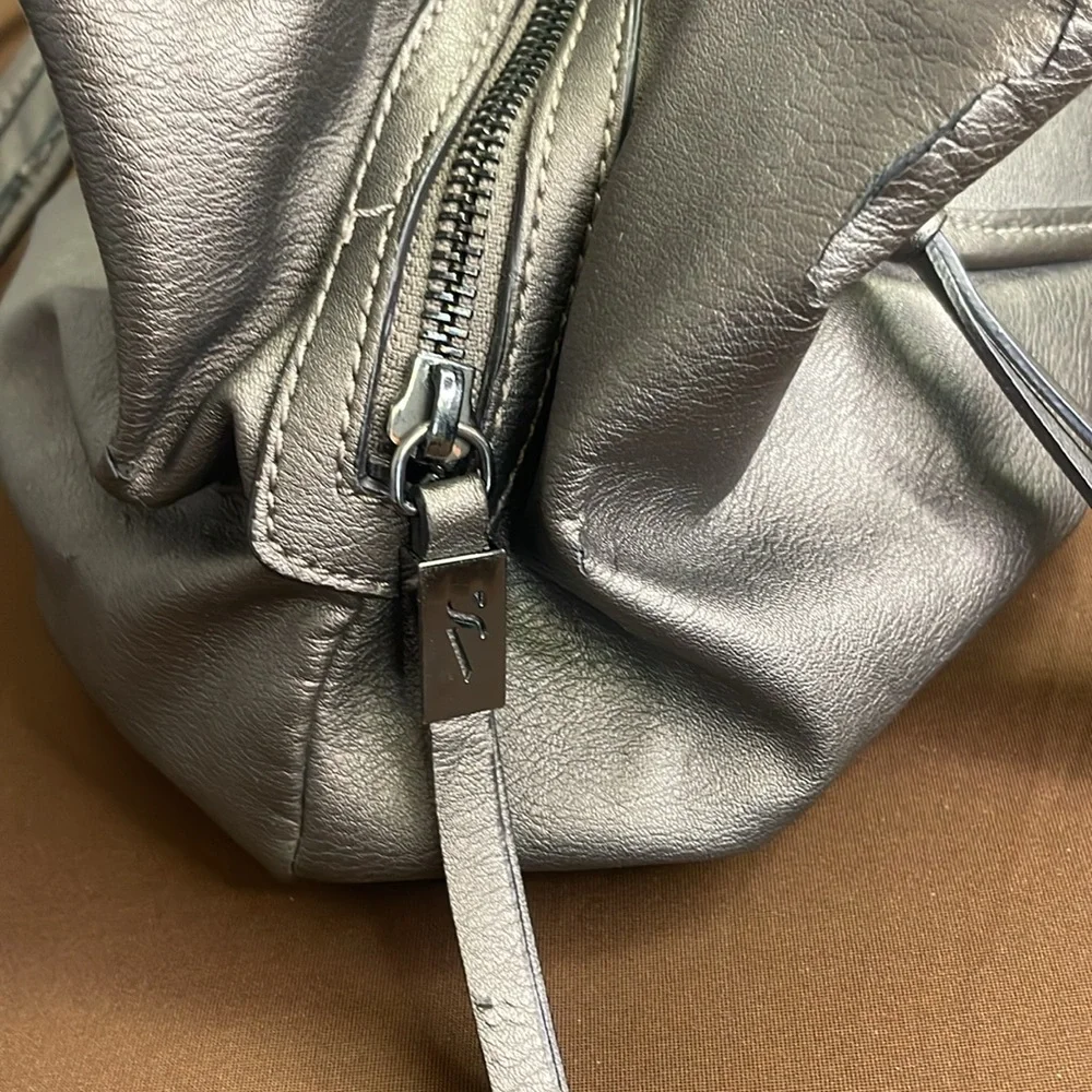 Simply Vera by Vera Wang Metallic Shoulder Bag – Pre-Owned - Picture 10 of 13